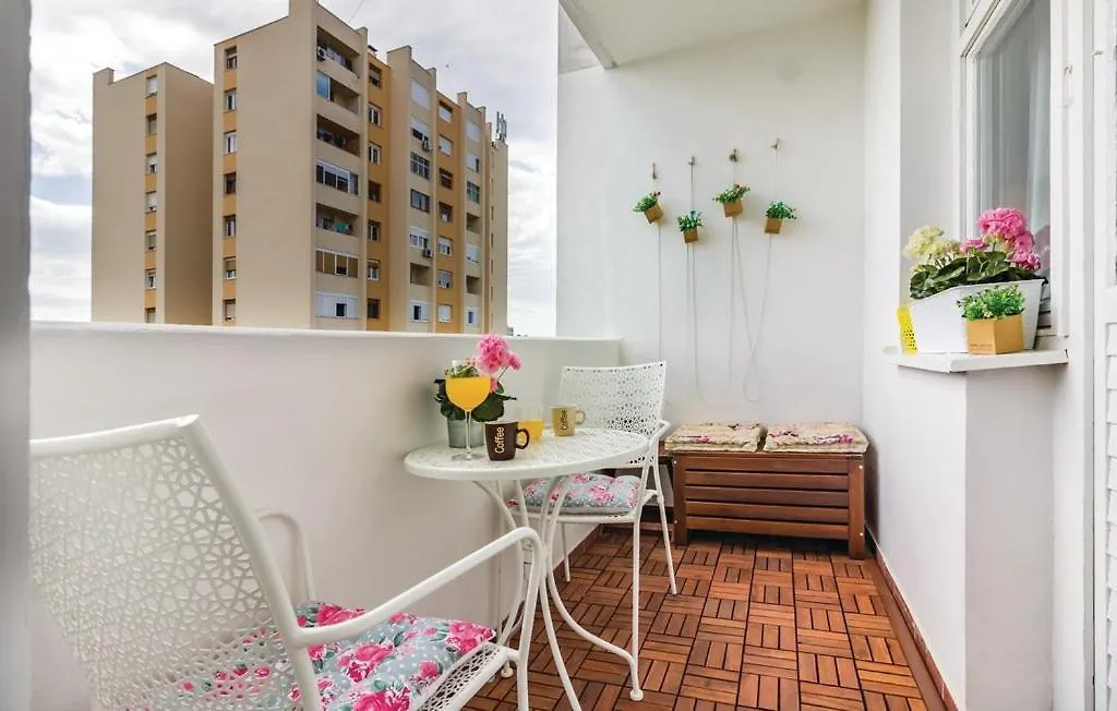Apartment Trixi Pula 0*,
