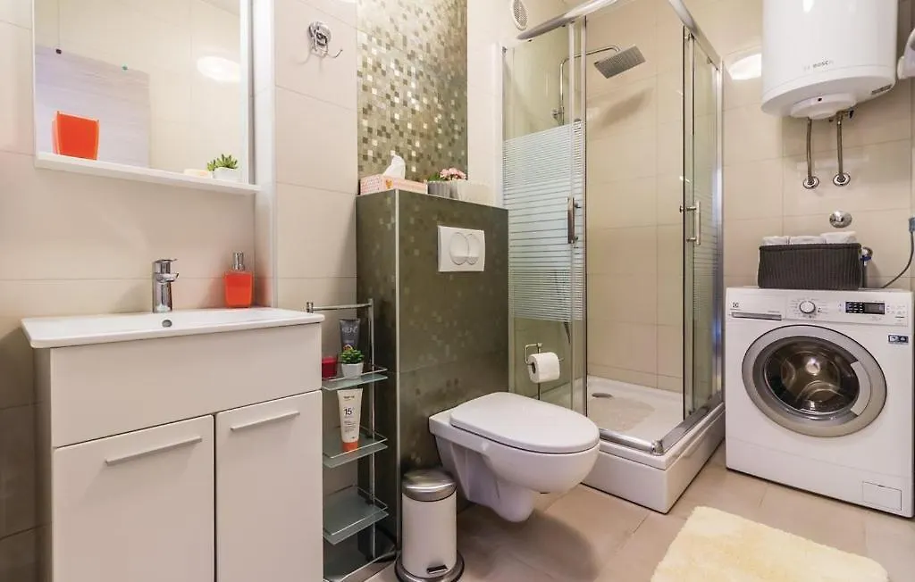 Apartment Trixi Pula 0*,